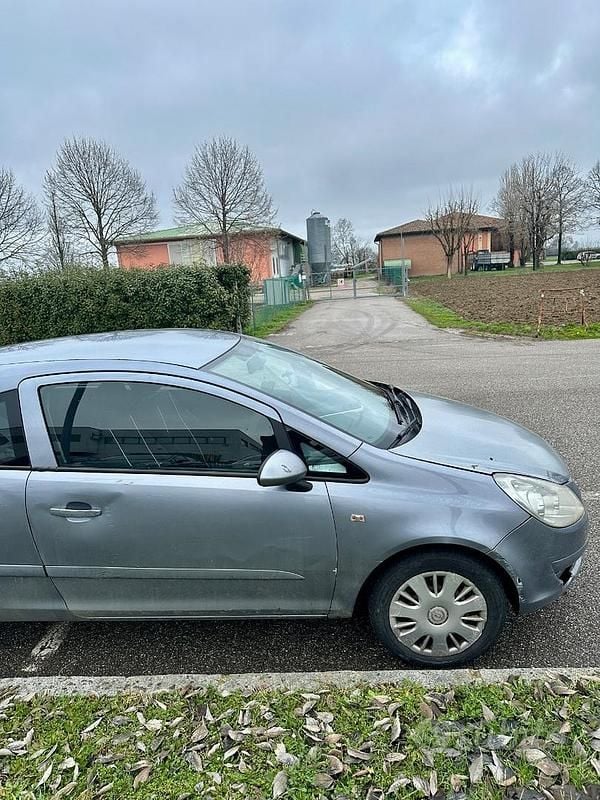 Usado Opel Corsa 80 HP (58 kW) 2012 Cinzento Citadino
