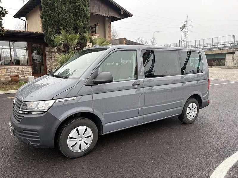 Grigio Usata 2023 VW Caravelle Monovolume | 30.200 € (Ottimo prezzo) - Immagine 1/4