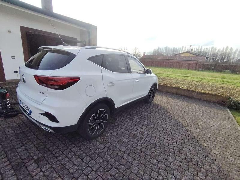 Usata MG ZS Luxury 111 CV (81 kW) 2023 Bianco SUV