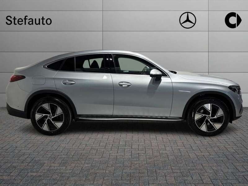 Nuova Mercedes GLC300e Advanced 197 CV (144 kW) 2025 Argento Coupé