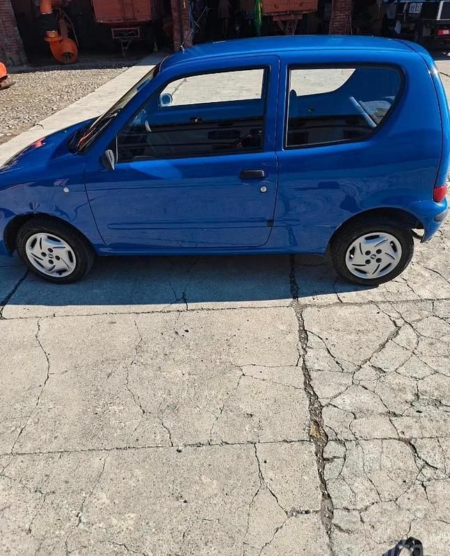 Usata Fiat 600 54 CV (39 kW) 2000 Blu Berlina