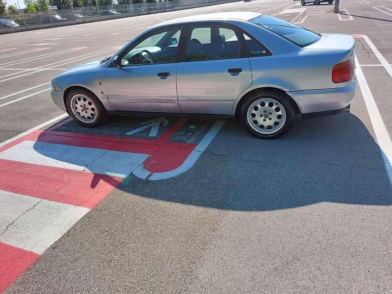 Usata Audi A4 150 CV (110 kW) 1996 Grigio Berlina