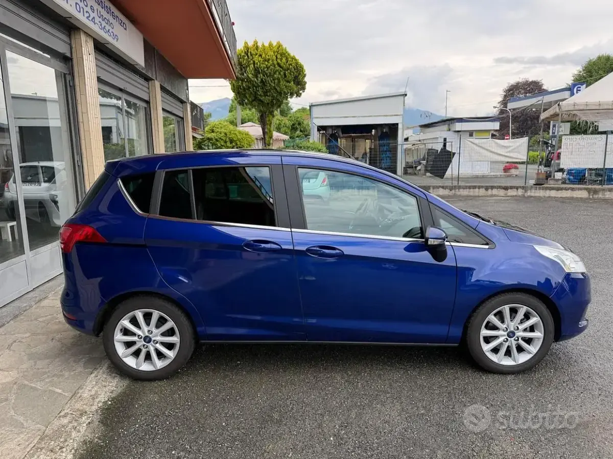 Begagnad Ford B-MAX Titanium 101 HK (74 kW) 2017 Blå Minibuss