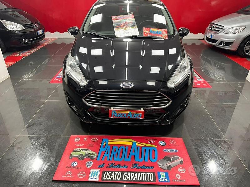Usata Ford Fiesta Titanium 75 CV (55 kW) 2013 Nero Utilitaria
