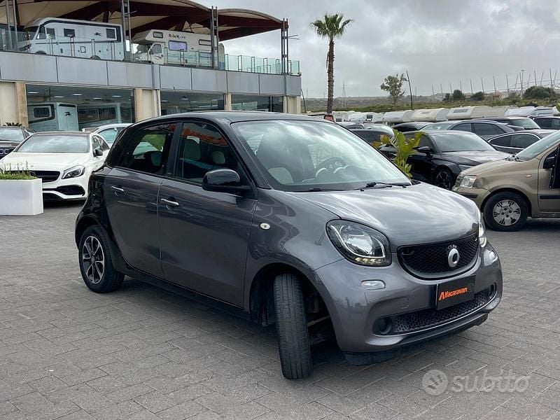 Usata Smart ForFour Passion 71 CV (52 kW) 2016 Grigio Utilitaria