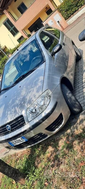 Usata Fiat Punto 54 CV (39 kW) 2004 Grigio Utilitaria
