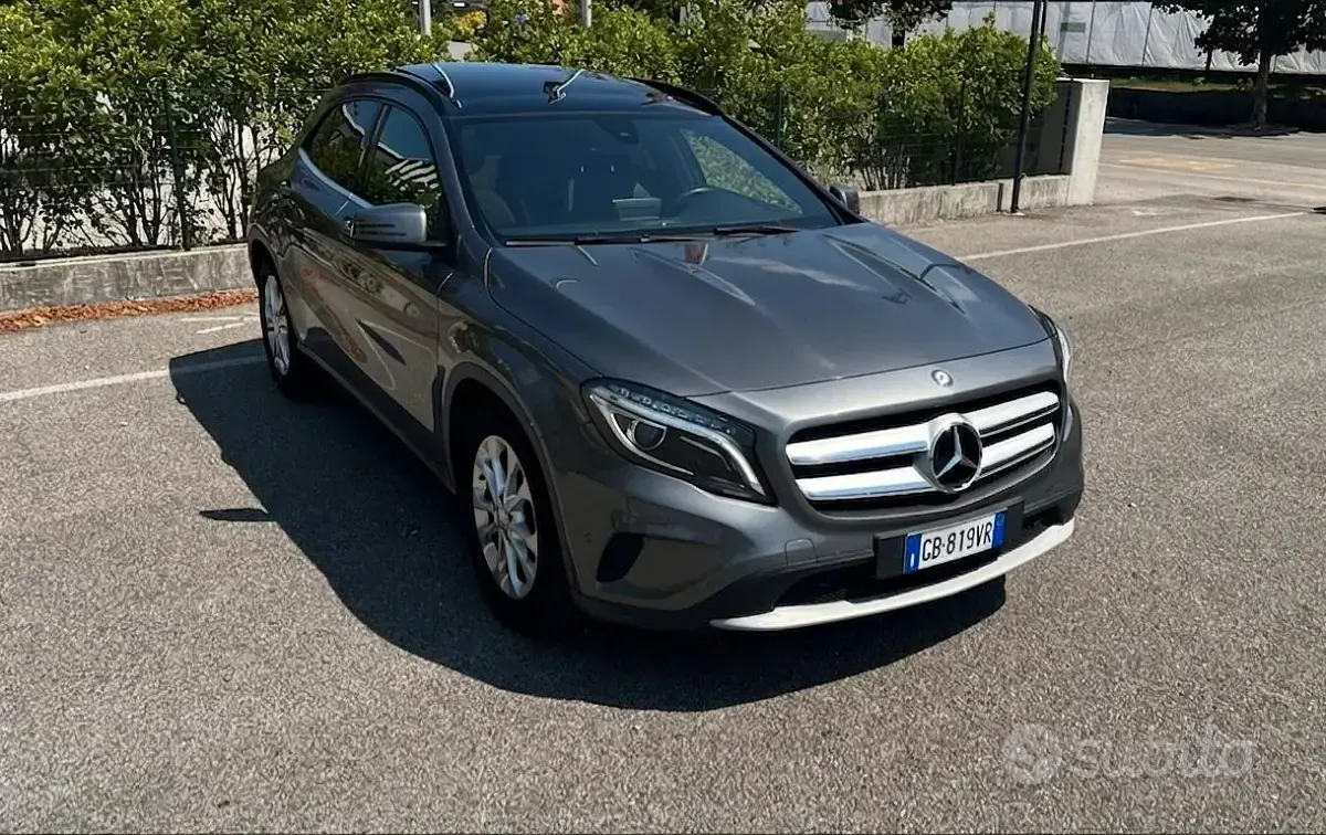 Usata Mercedes GLA200 Premium 136 CV (100 kW) 2016 Grigio SUV