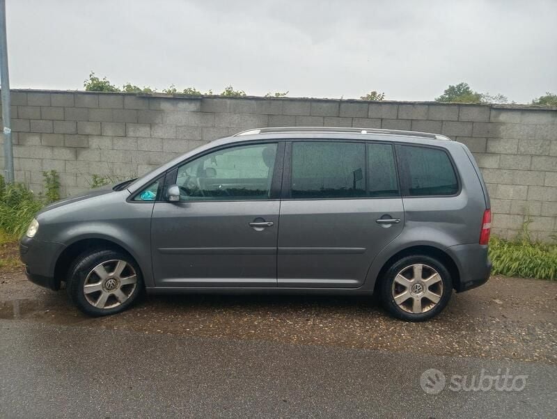 Usata VW Touran Trendline 140 CV (102 kW) 2004 Grigio Monovolume
