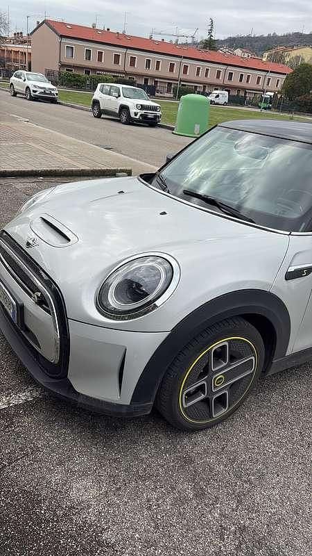 Usata Mini Cooper SE 75 kW (102 CV) 2021 Argento Utilitaria