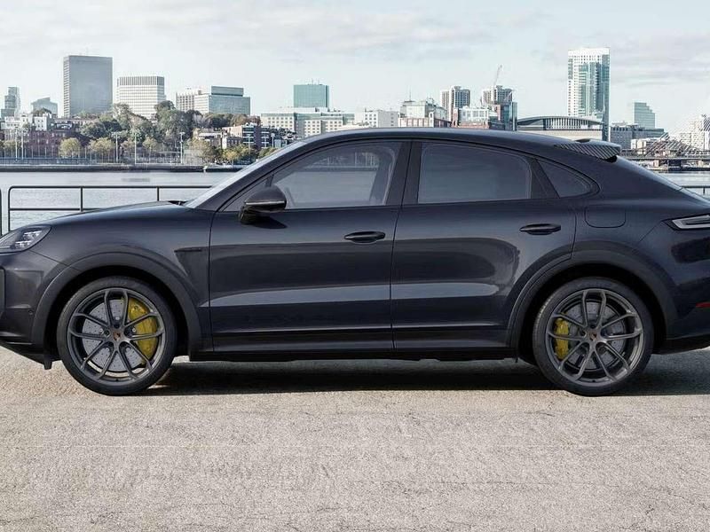 Usata Porsche Cayenne Turbo 740 CV (544 kW) 2024 Nero cromite metallizzato SUV