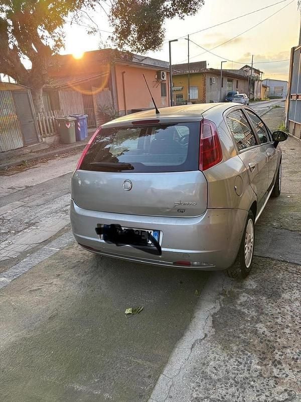 Usata Fiat Grande Punto Dynamic 75 CV (55 kW) 2008 Grigio Utilitaria