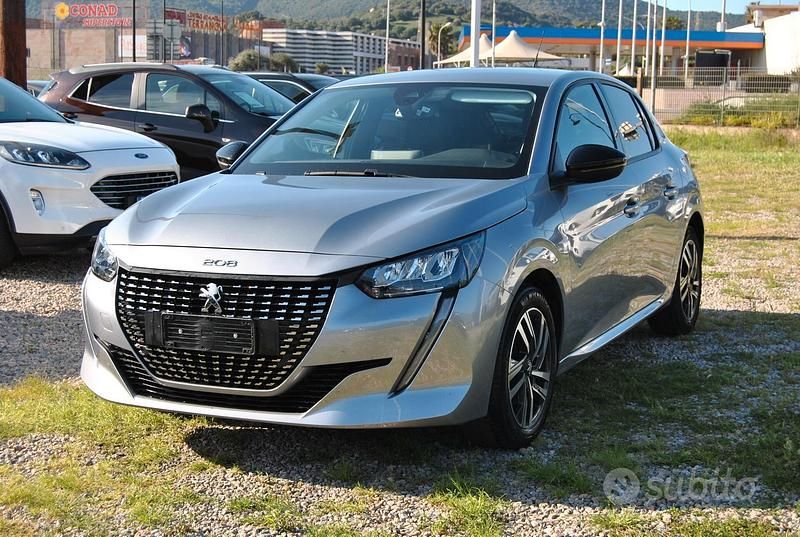 Usata Peugeot 208 Allure 74 CV (54 kW) 2024 Grigio Utilitaria