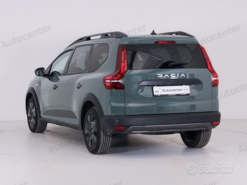 Gebraucht Dacia Jogger Expression 101 PS (74 kW) 2025 Grün Van / Kleinbus