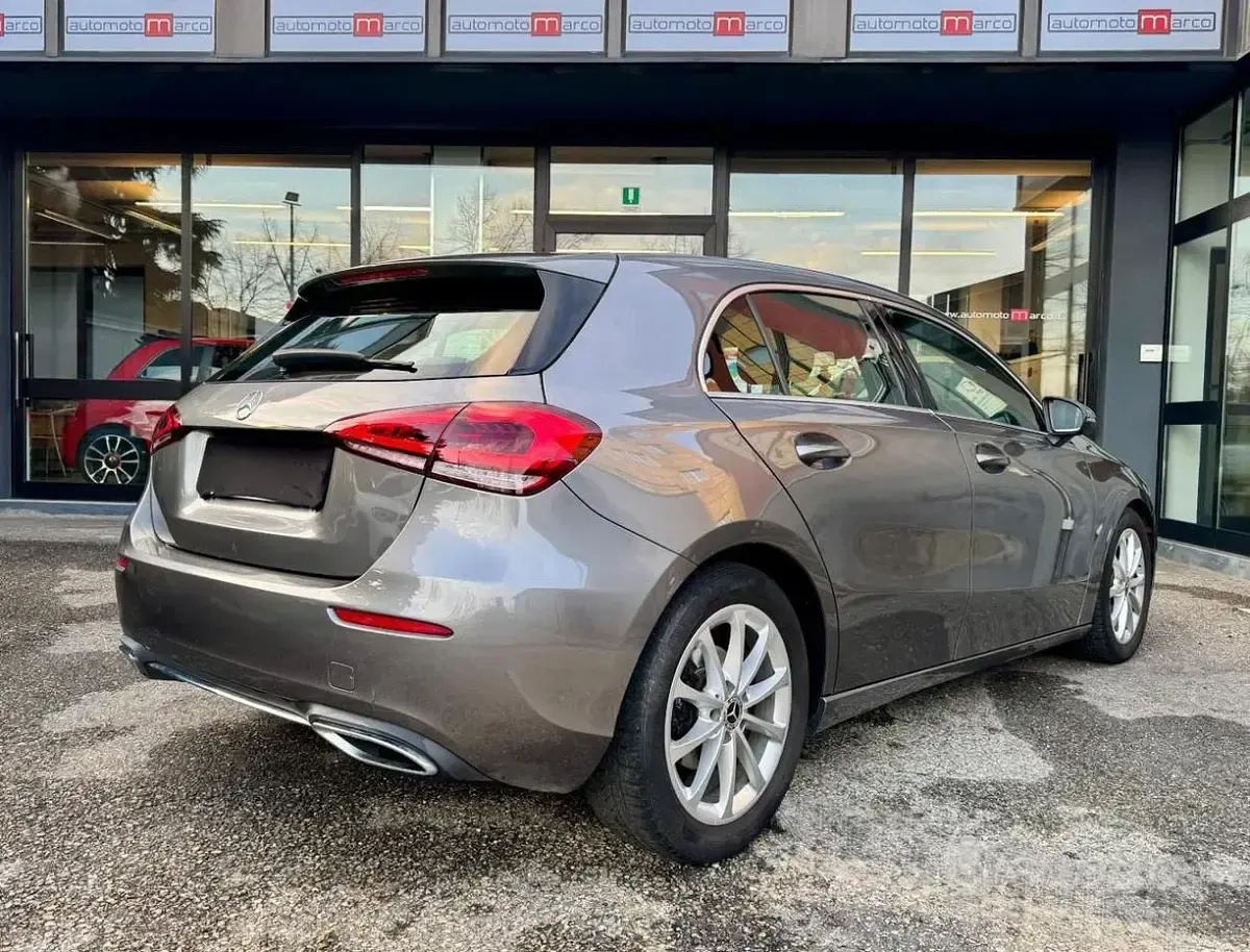 Usata Mercedes A180 116 CV (85 kW) 2020 Grigio Berlina