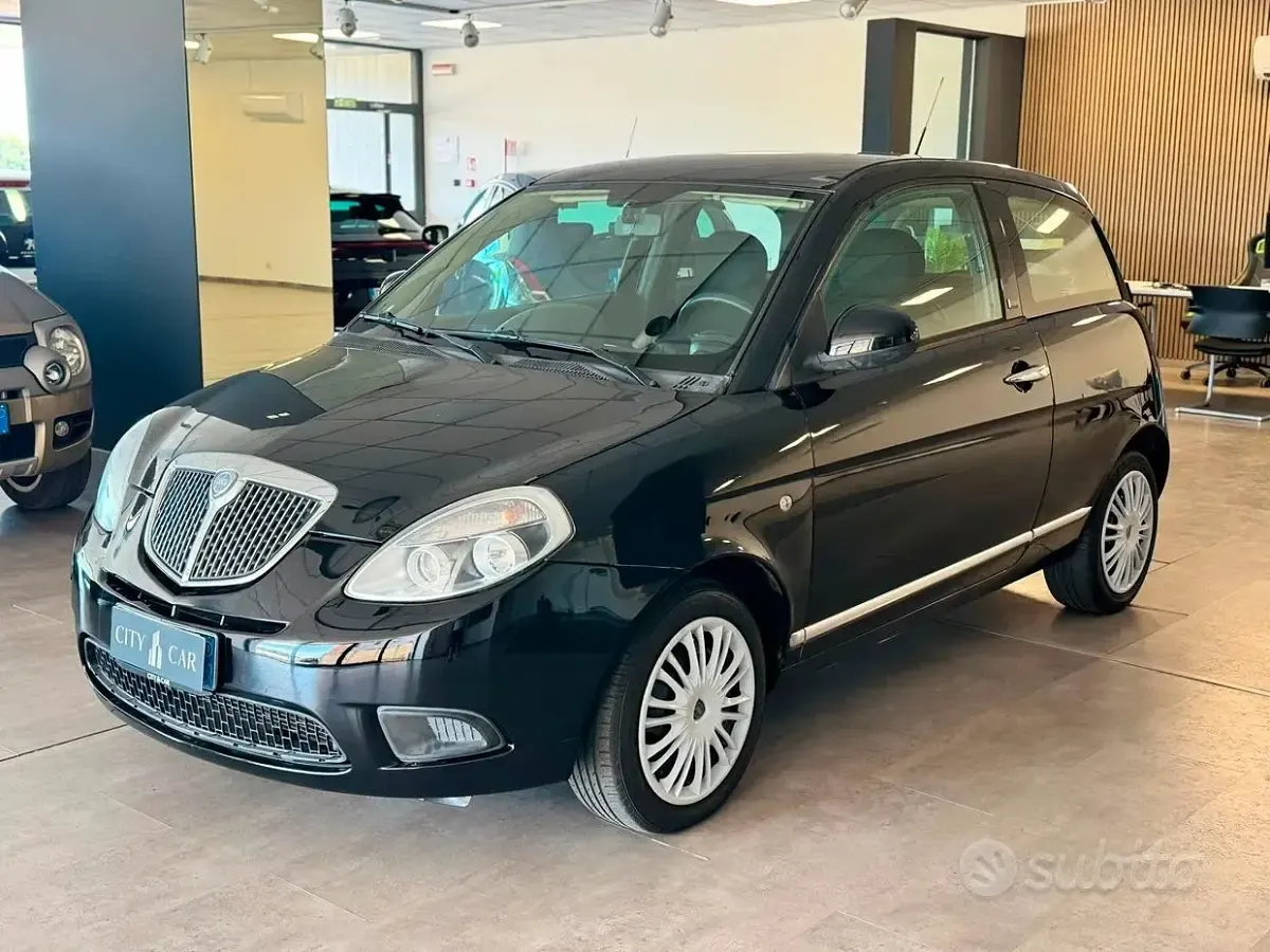 Usata Lancia Ypsilon 69 CV (50 kW) 2011 Nero Utilitaria