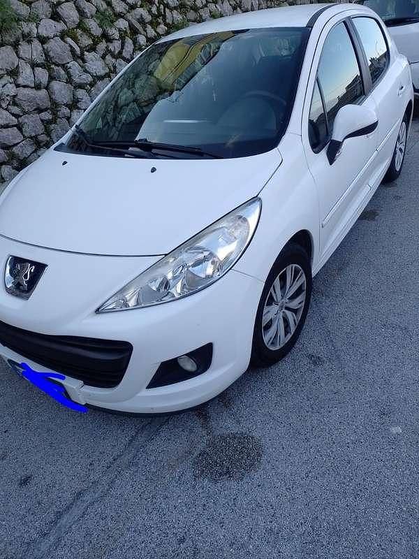 Usata Peugeot 207 Access 68 CV (50 kW) 2011 Berlina
