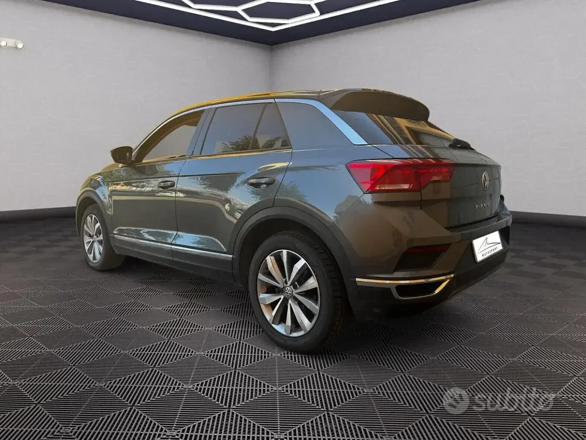 Usata VW T-Roc 150 CV (110 kW) 2018 Grigio SUV