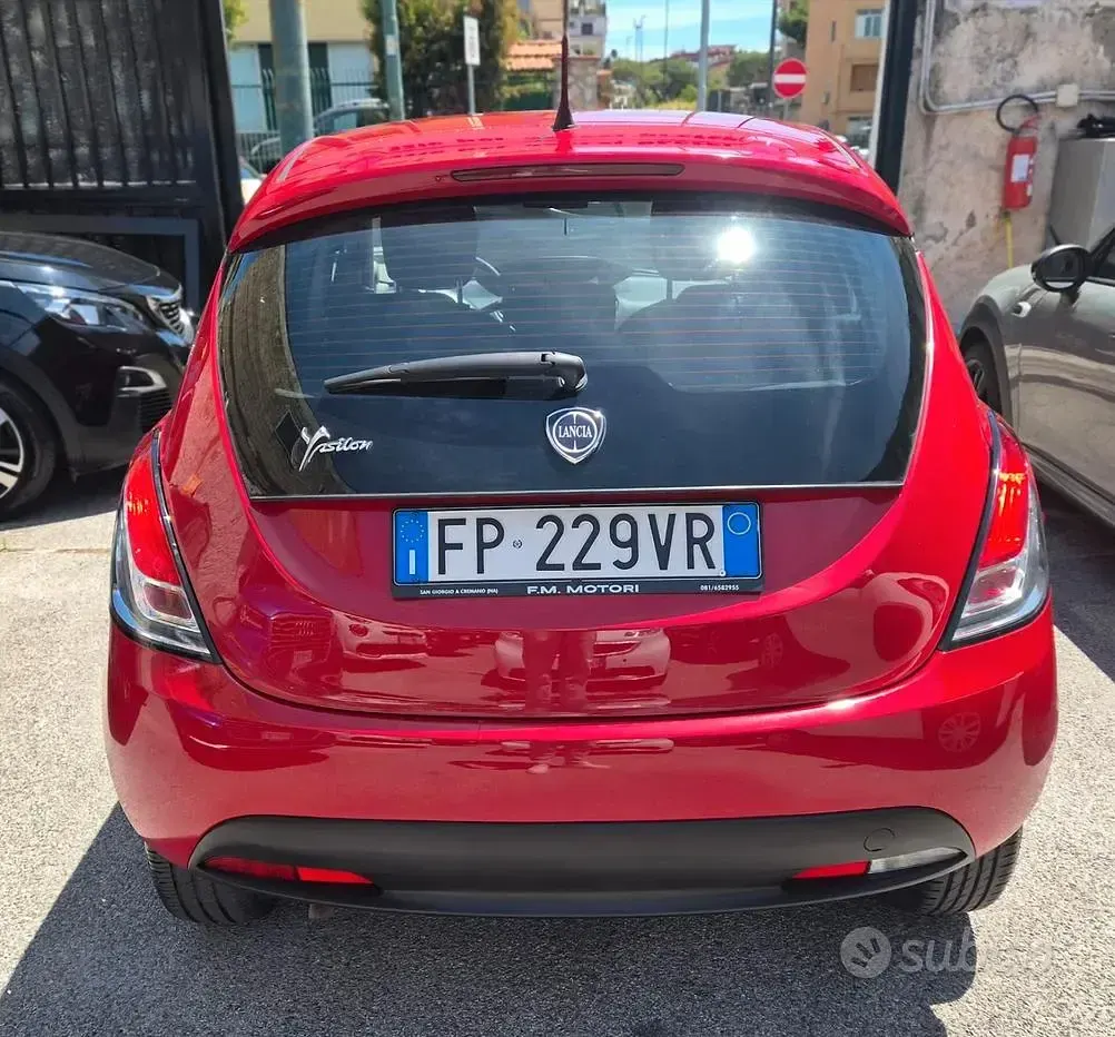 Usata Lancia Ypsilon 69 CV (50 kW) 2018 Rosso Utilitaria
