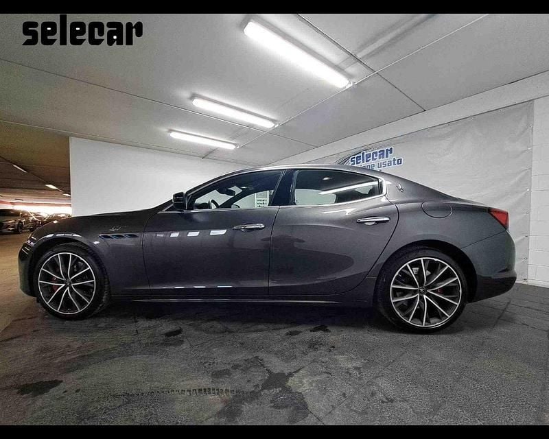 Usata Maserati Ghibli GT 330 CV (242 kW) 2024 N5j grigio quantum Berlina