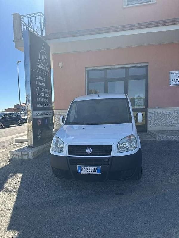 Bianco Usata 2009 Fiat Doblò S Monovolume | 3900 € (Buon prezzo) - Immagine 1/4