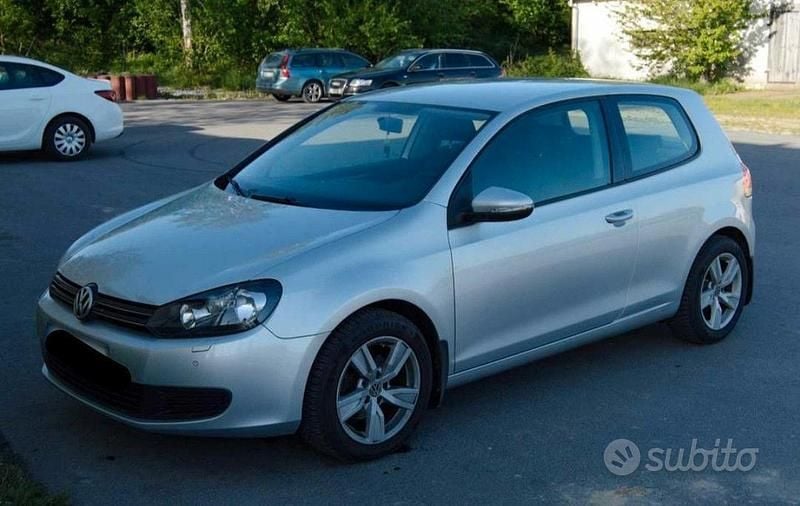 Grigio Usata 2010 VW Golf VI Utilitaria | 2999 € (Super prezzo) - Immagine 1/2