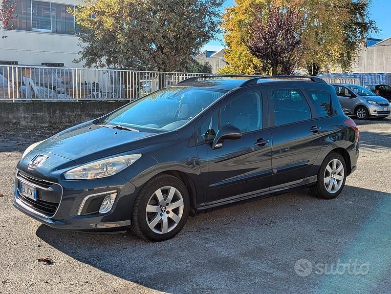 Begagnad Peugeot 308 2012 Sedan