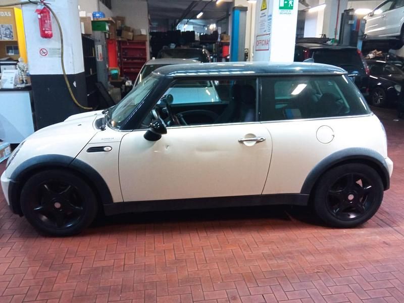 Usata Mini Cooper 119 CV (87 kW) 2009 Beige Utilitaria