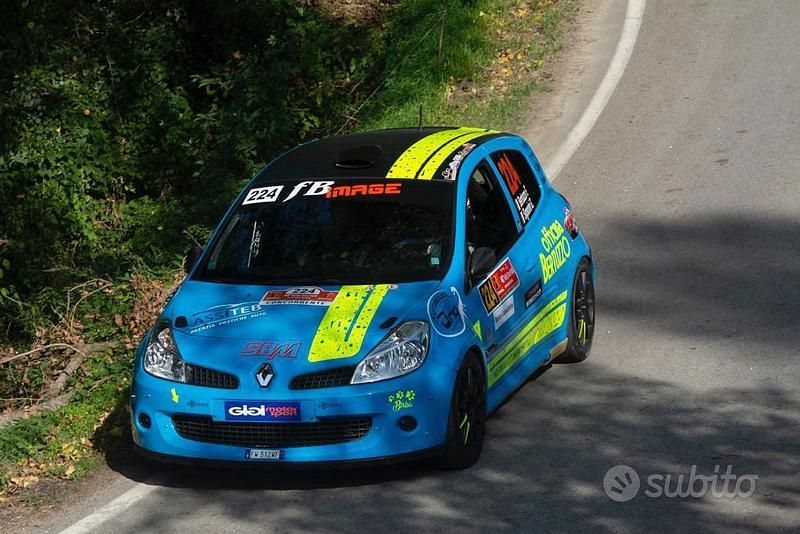 Usata Renault Clio II 203 CV (149 kW) 2006 Blu Berlina