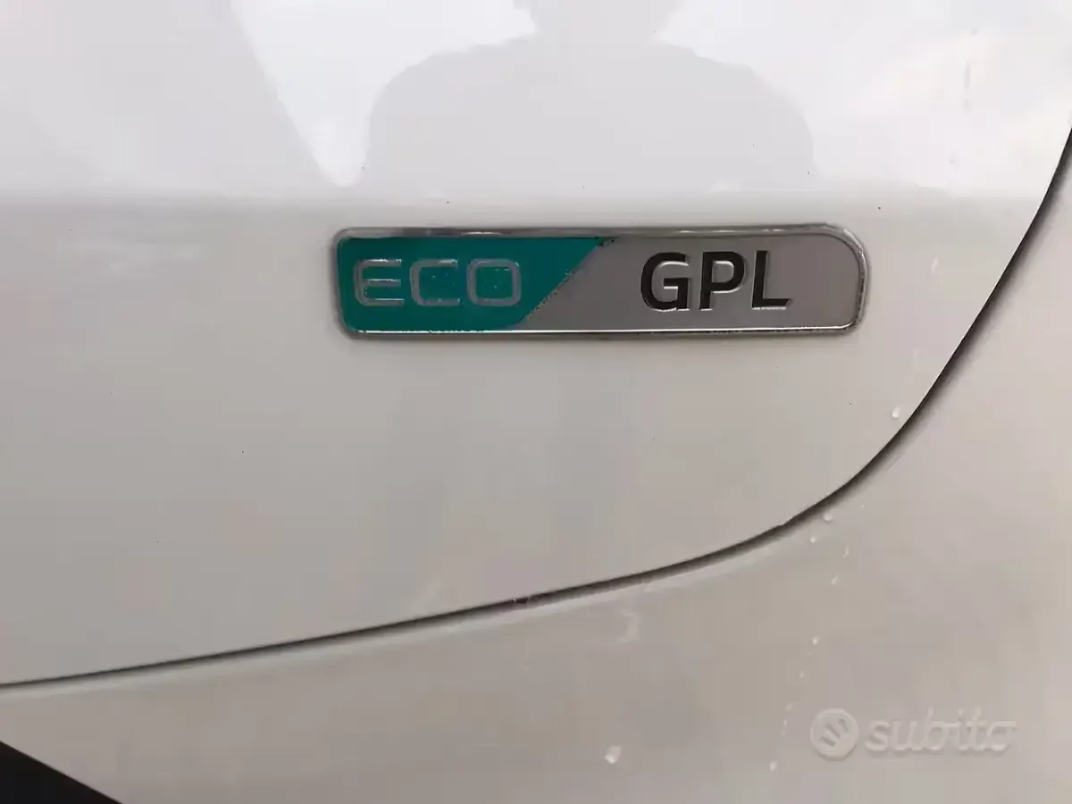 Usata Kia Stonic Style 82 CV (60 kW) 2021 Bianco SUV