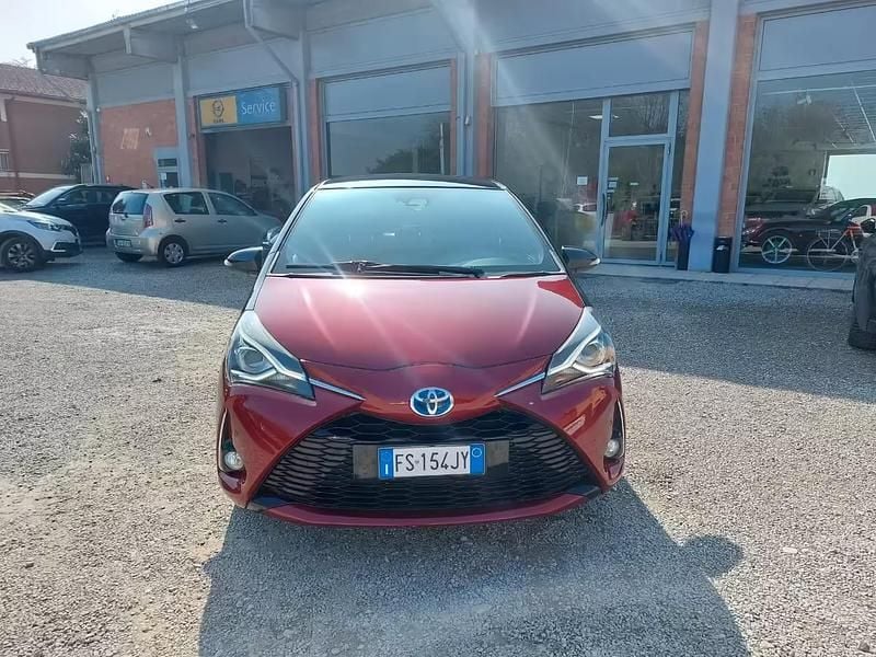 Usata Toyota Yaris Hybrid 73 CV (53 kW) 2018 Rosso Berlina