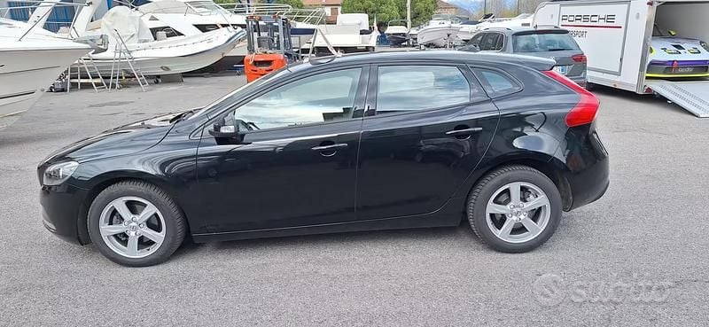 Usata Volvo V40 Kinetic 120 CV (88 kW) 2016 Nero Berlina