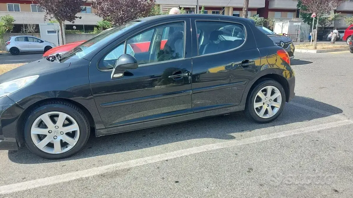 Usata Peugeot 207 109 CV (80 kW) 2008 Utilitaria