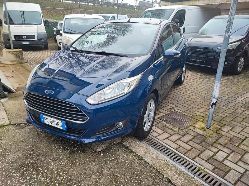 Usata Ford Fiesta 95 CV (69 kW) 2016 Blu Berlina