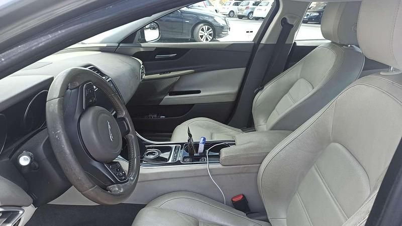 Usata Jaguar XE Pure 179 CV (131 kW) 2015 Grigio Berlina