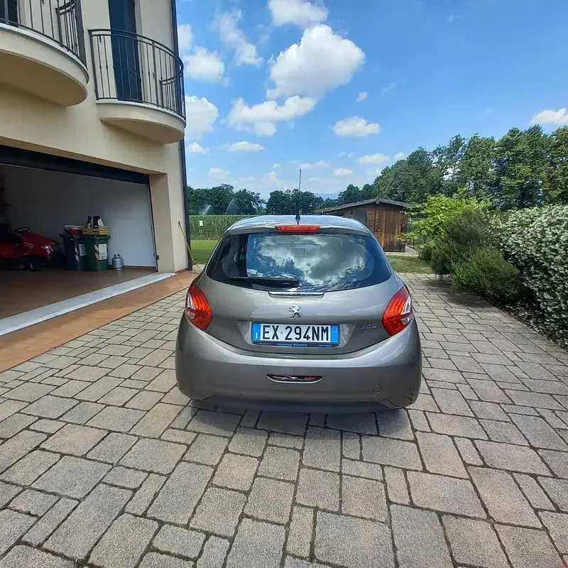 Usata Peugeot 208 68 CV (50 kW) 2014 Utilitaria
