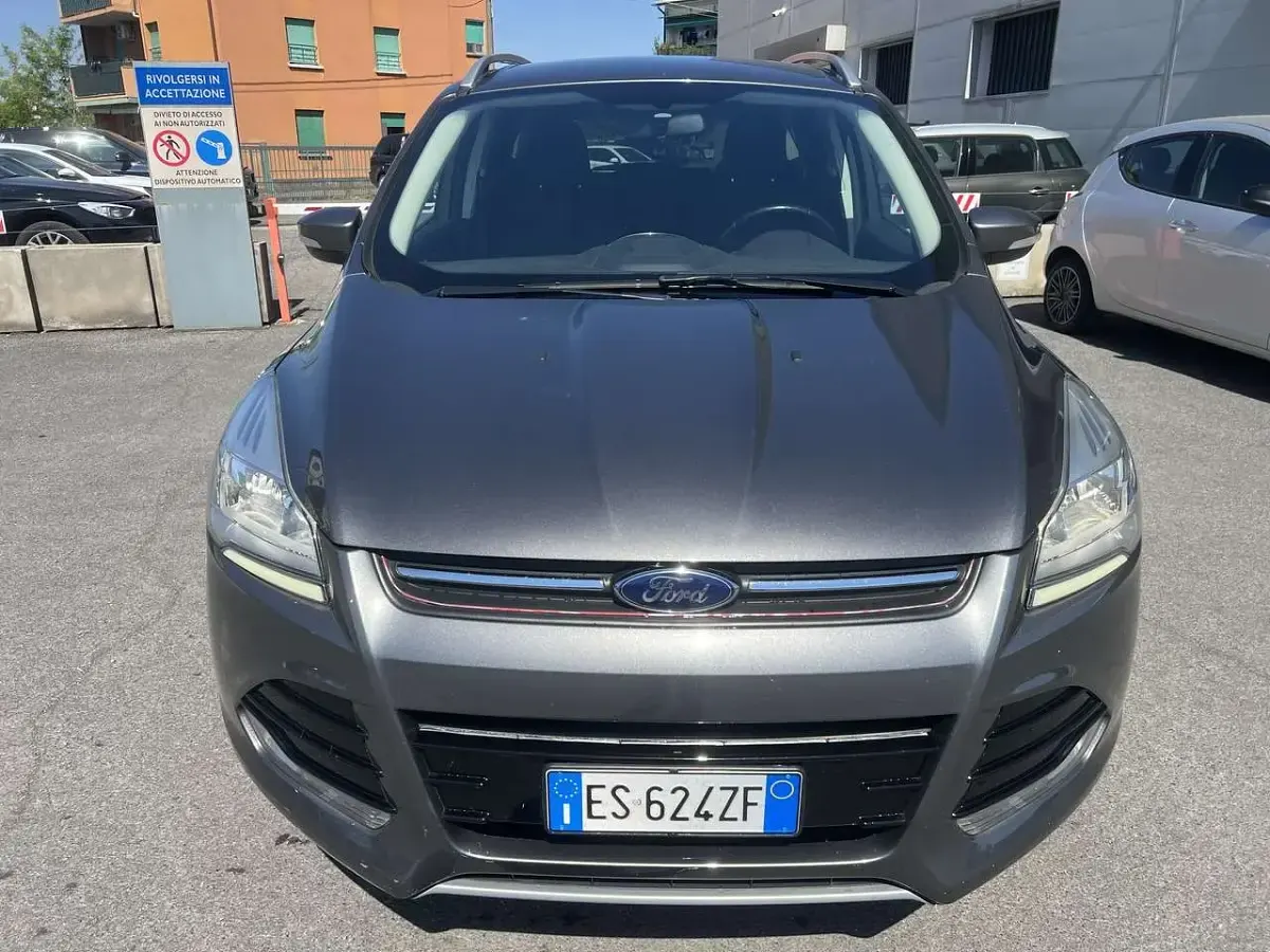 Usata Ford Kuga 140 CV (102 kW) 2013 Argento SUV