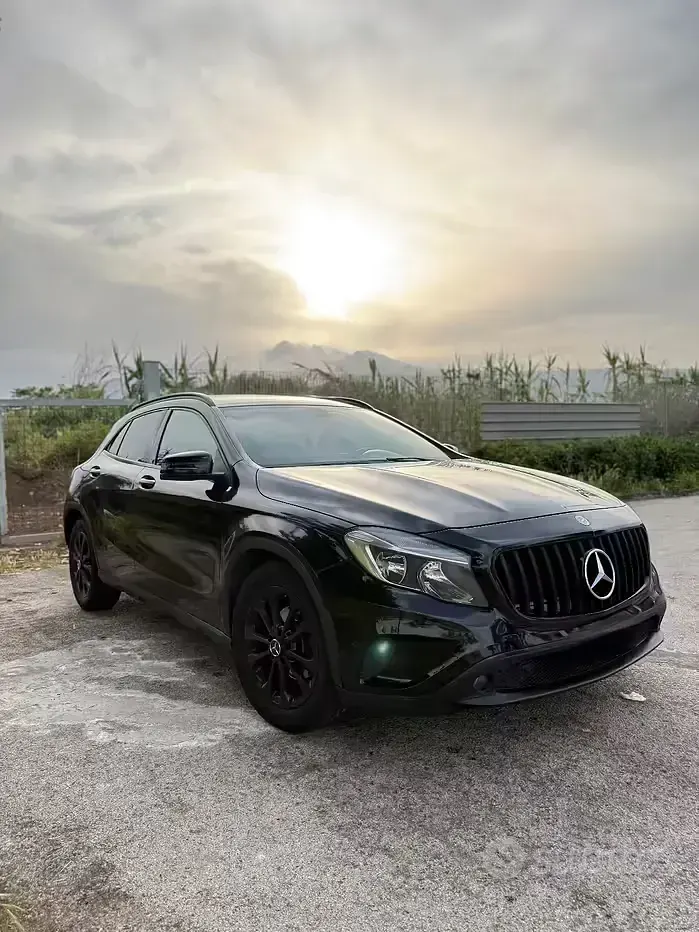 Usata Mercedes GLA180 109 CV (80 kW) 2015 Nero SUV