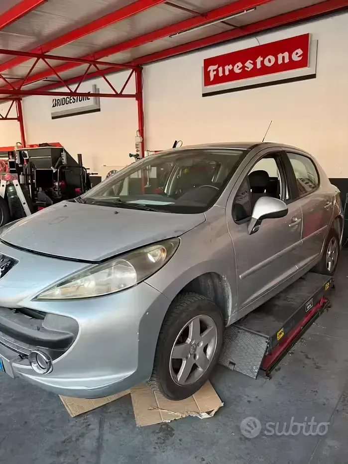 Gebraucht Peugeot 207 95 PS (69 kW) 2008 Grau Limousine