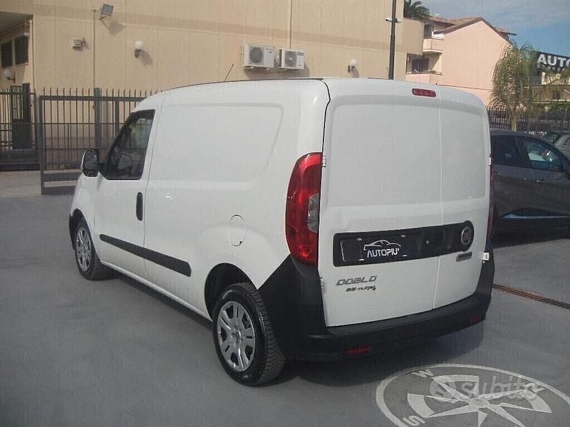 Usata Fiat Doblò 95 CV (69 kW) 2017 Bianco Monovolume