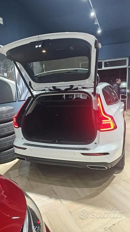 Usata Volvo V40 2019 Bianco Station wagon