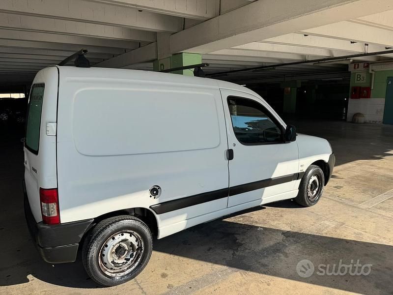 Gebraucht Peugeot Partner 90 PS (66 kW) 2006 Weiß Van / Kleinbus
