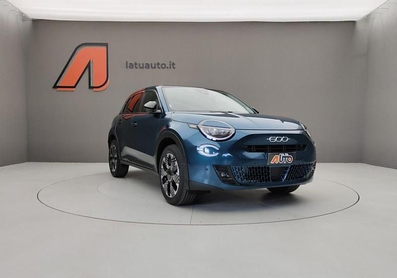 Nuova Fiat 600 La Prima 101 CV (74 kW) 2025 Verde SUV