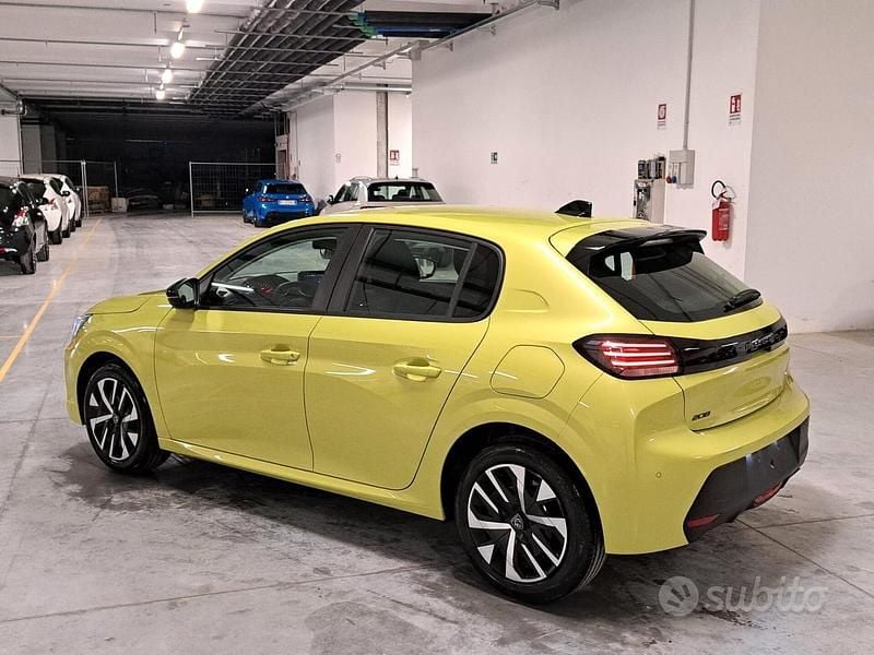 Usata Peugeot 208 Active 101 CV (74 kW) 2024 Giallo Utilitaria