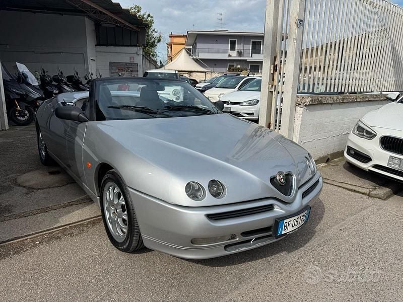 Usata Alfa Romeo Spider 144 CV (105 kW) 1999 Grigio Cabrio