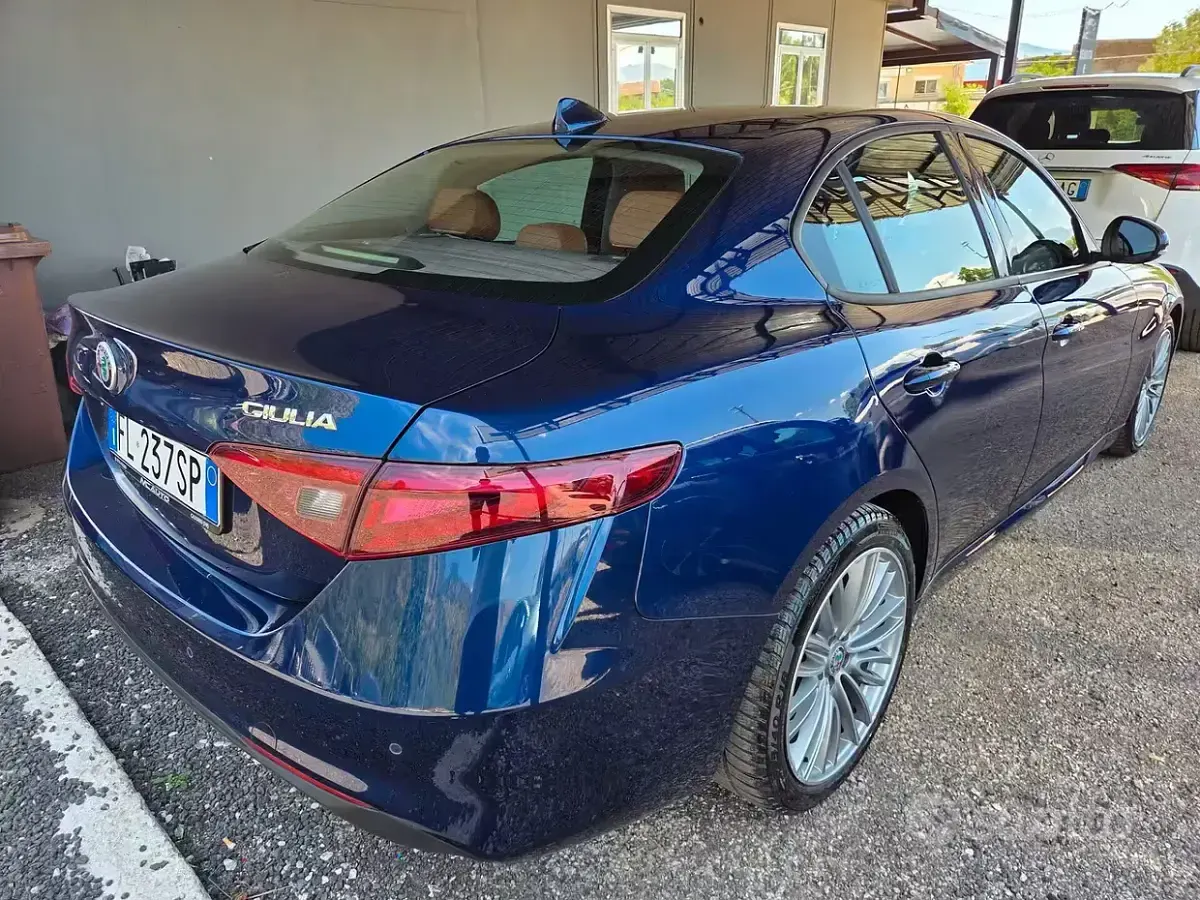 Usata Alfa Romeo Giulia Super 150 CV (110 kW) 2017 Bluazzurro Berlina
