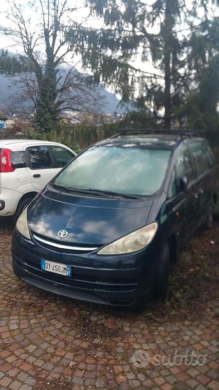 Usata Toyota Previa 116 CV (85 kW) 2001 Blu Monovolume