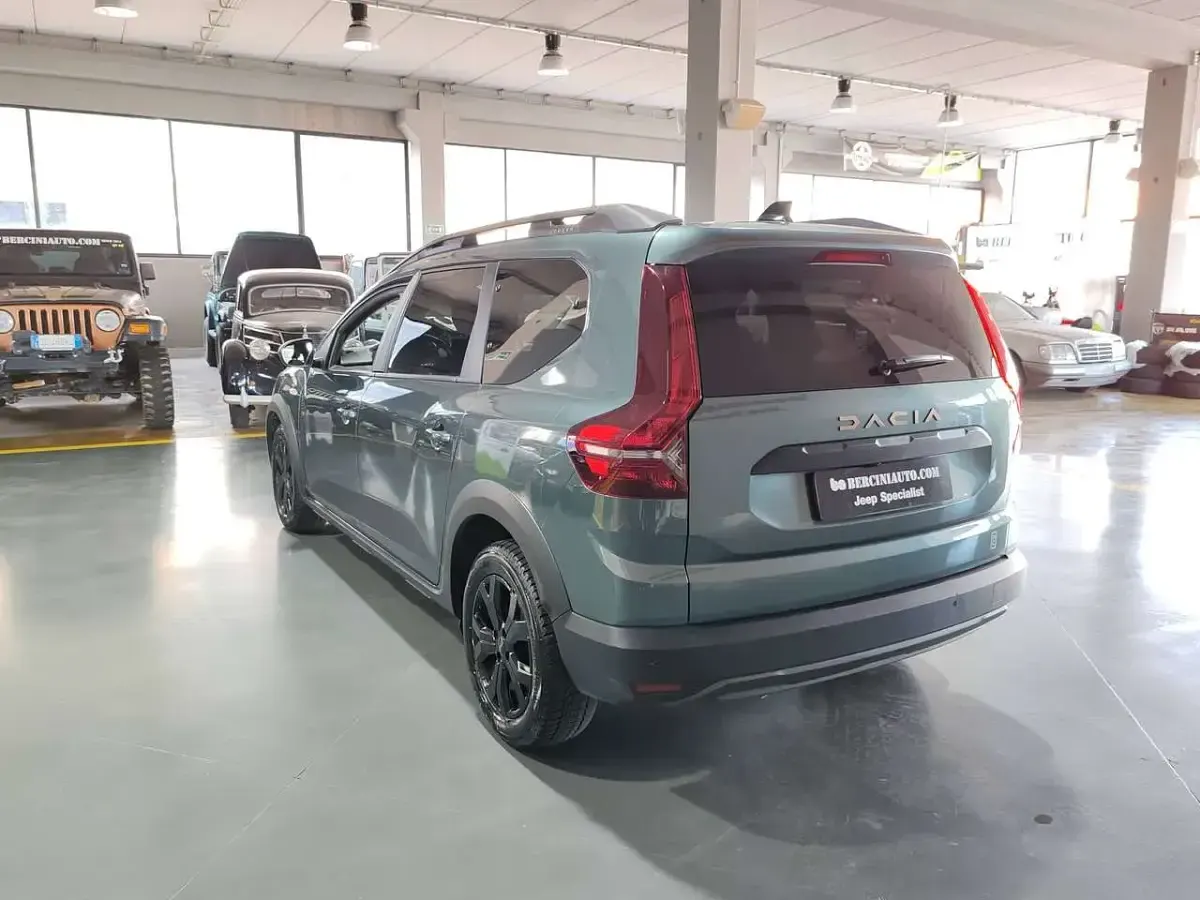 Usata Dacia Jogger Extreme 101 CV (74 kW) 2024 Verde Monovolume