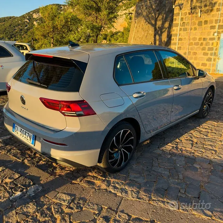 Usata VW Golf VIII Life 116 CV (85 kW) 2022 Grigio Berlina