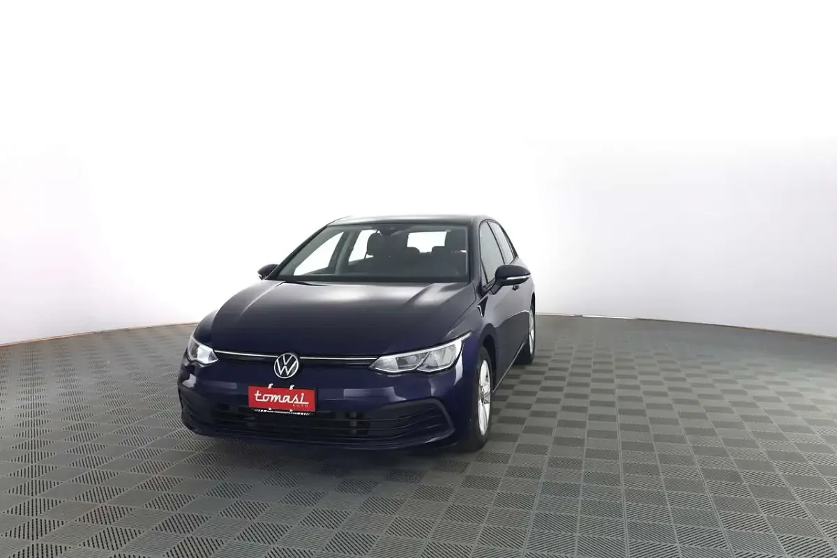 Usata VW Golf VIII Life 110 CV (80 kW) 2023 Atlantic blue Berlina