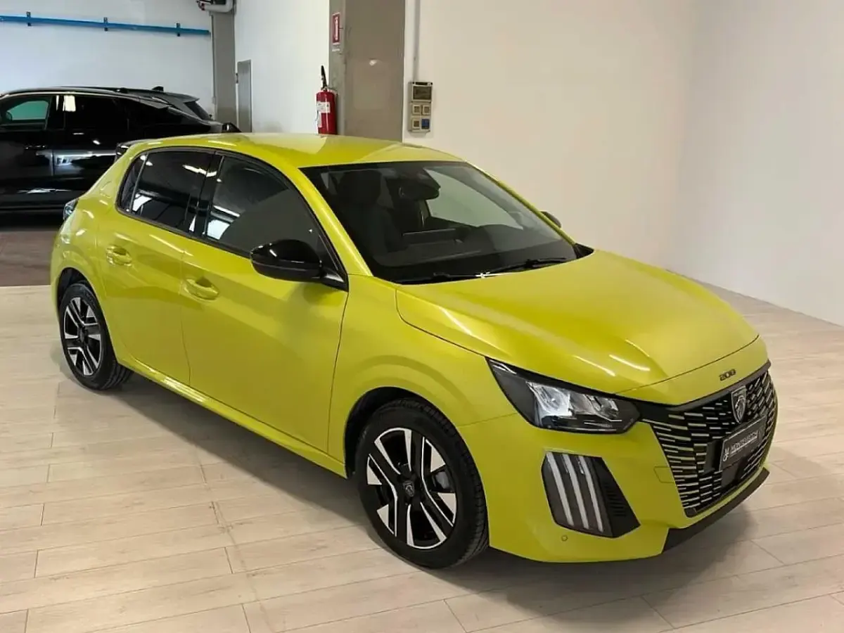 Usata Peugeot 208 Allure 110 CV (80 kW) 2025 Giallo Utilitaria